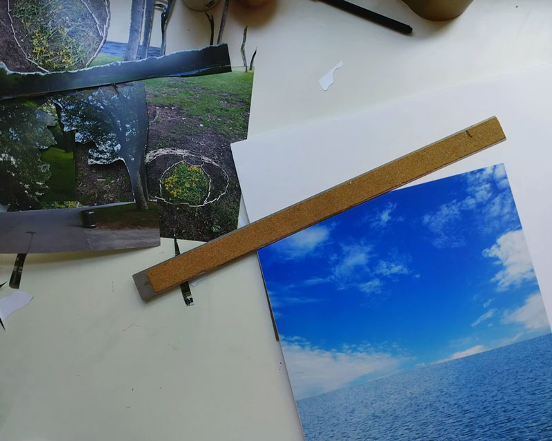 Sur une table de travail, photos extérieures de nature et de la mer